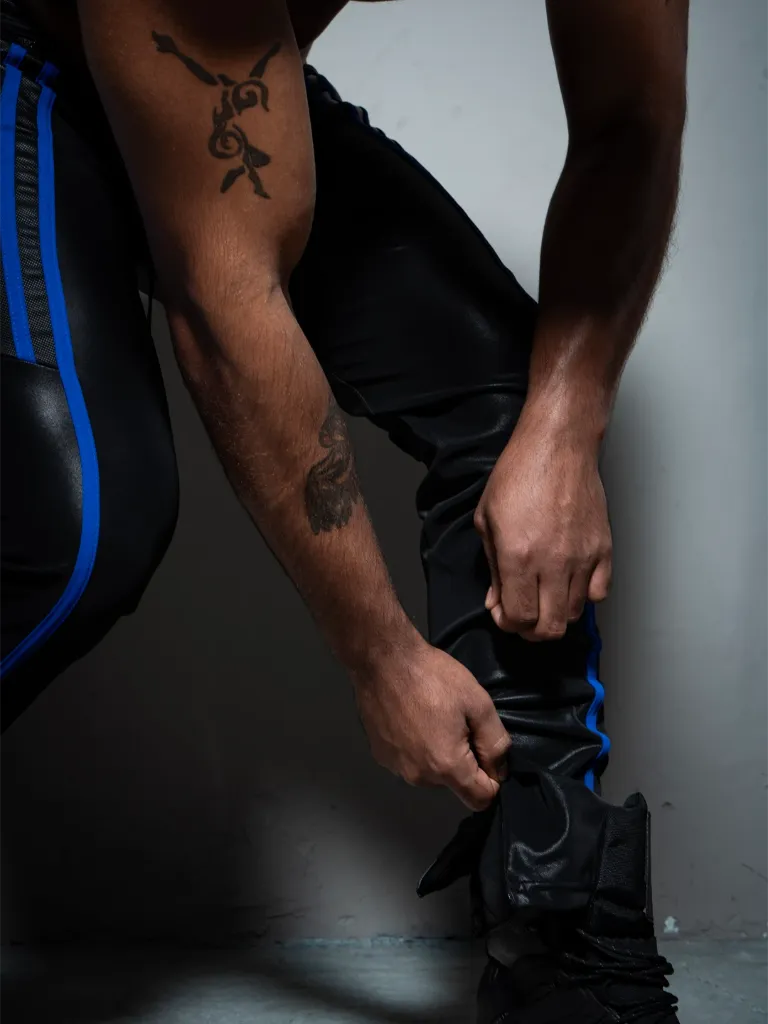 Rebel two stripes pants detail 2 blue.webp
